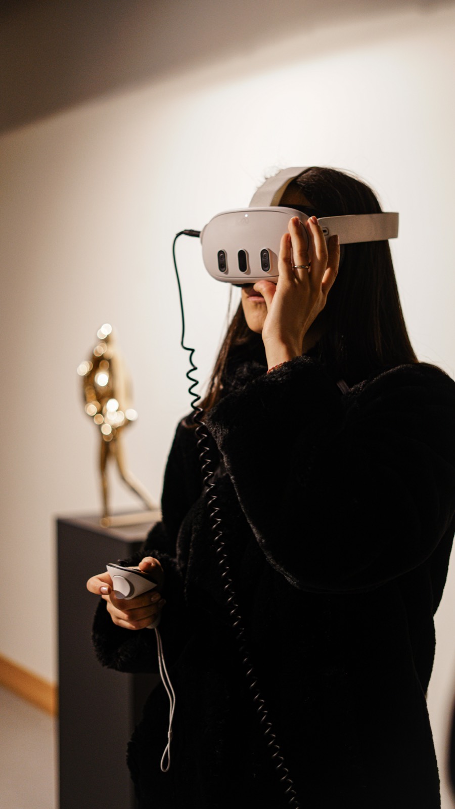 Visitor wearing a VR headset experiencing The Golden Boy at Loft Art Istanbul
